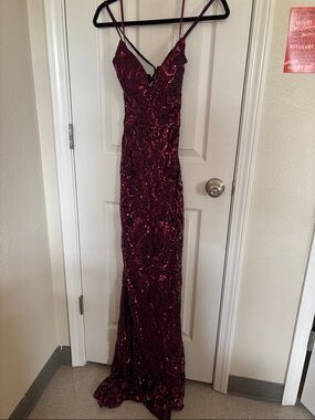 Windsor Mermaid-style Dress with Adjustable Lace-up Back